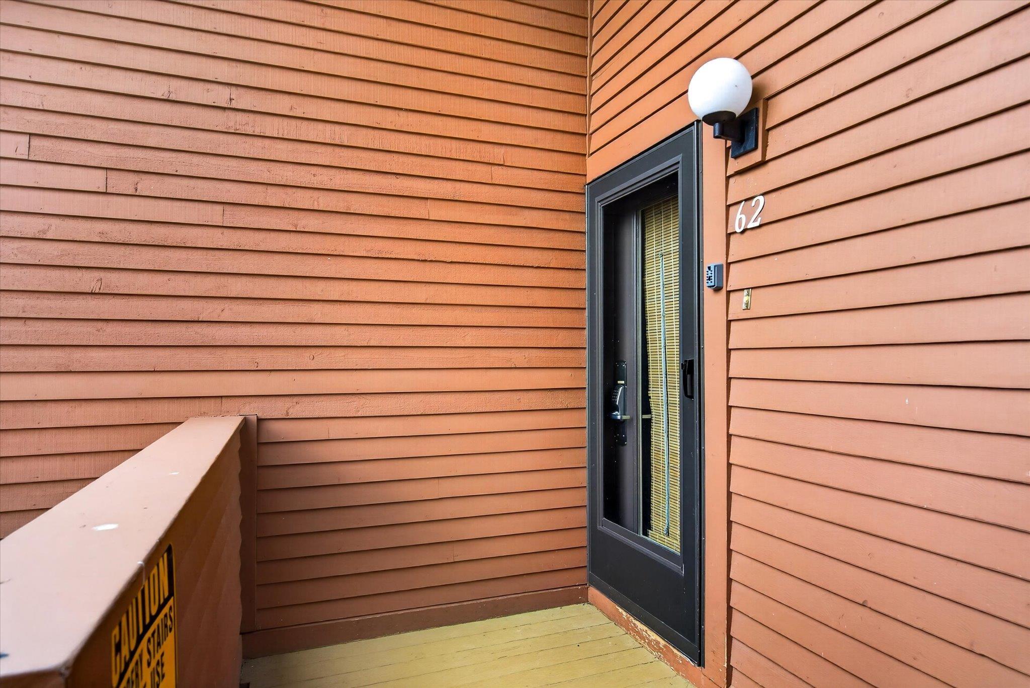 Image 4: Private Entry Image 4: Private Entry