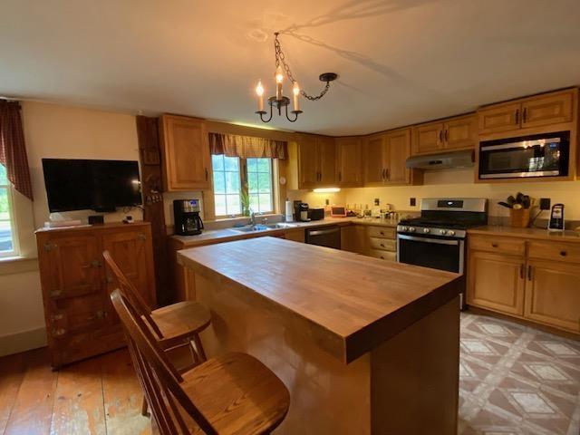 Image 2: Eat in Kitchen with Butcher block island top