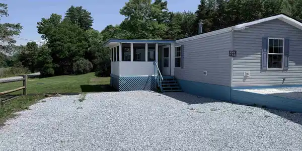 Image 2: 3 bedroom 2 bath home waiting for you