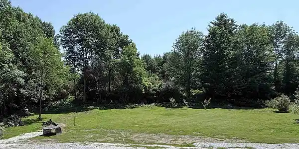Image 4: Back yard is pretty neat, too!