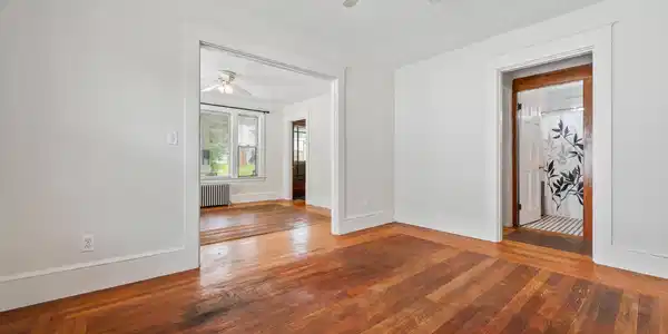Image 4: Dining Room