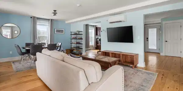 Image 4: Unit 1 Living Room