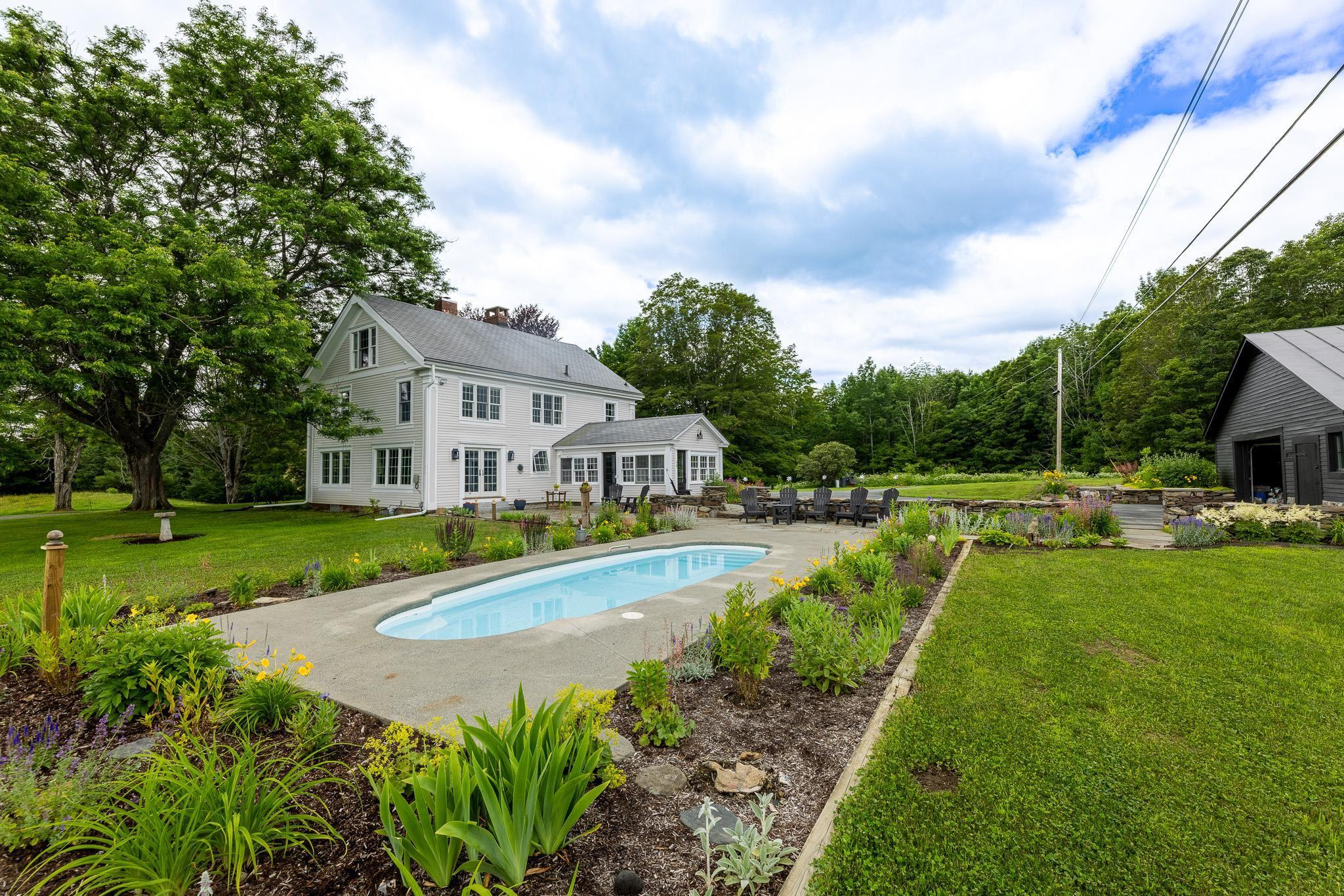 Image 2: Perennials, pool & patios!