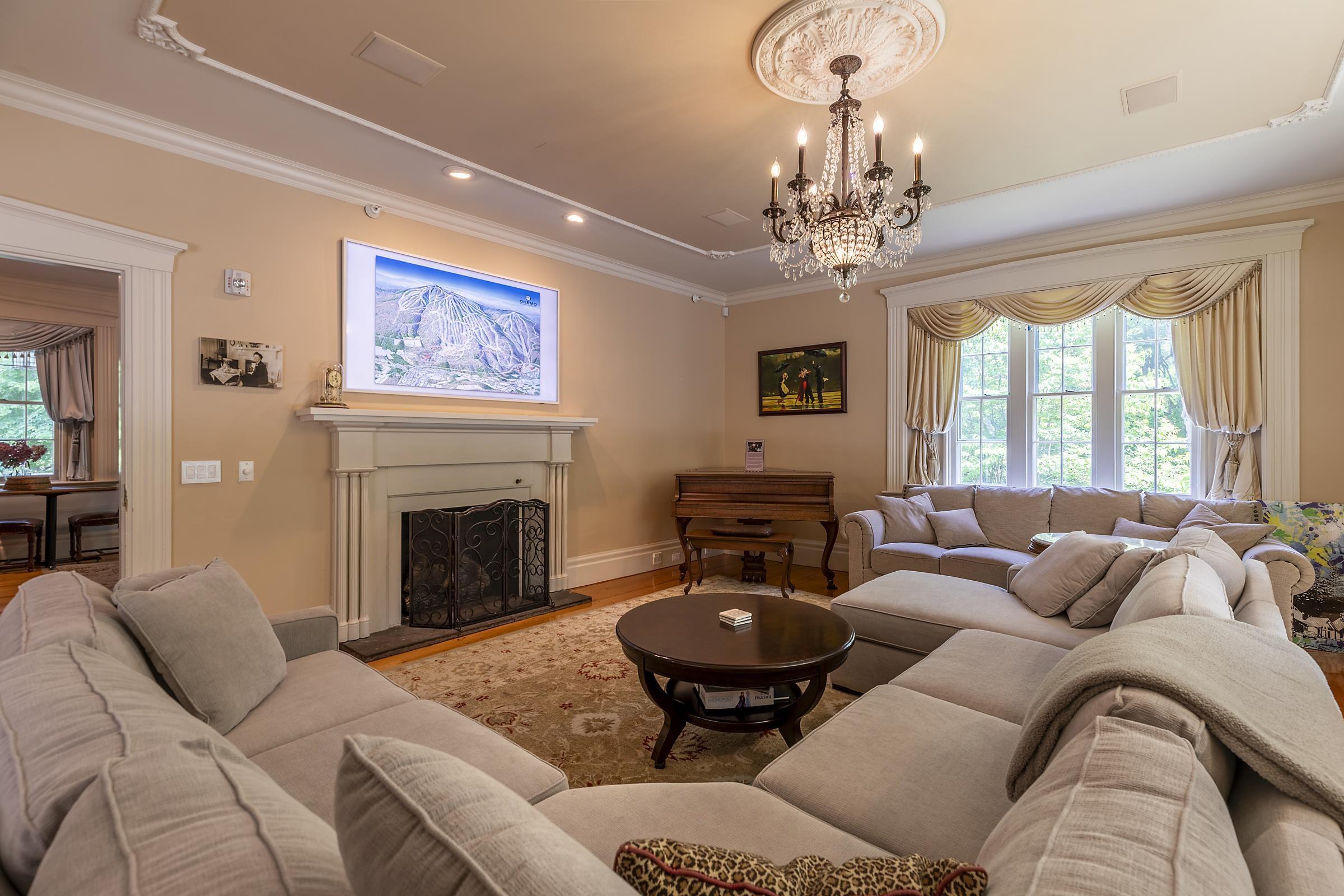 Image 3: Front living room Image 3: Front living room