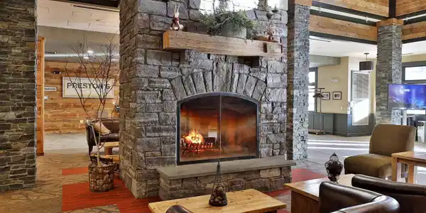 Image 3: Lobby