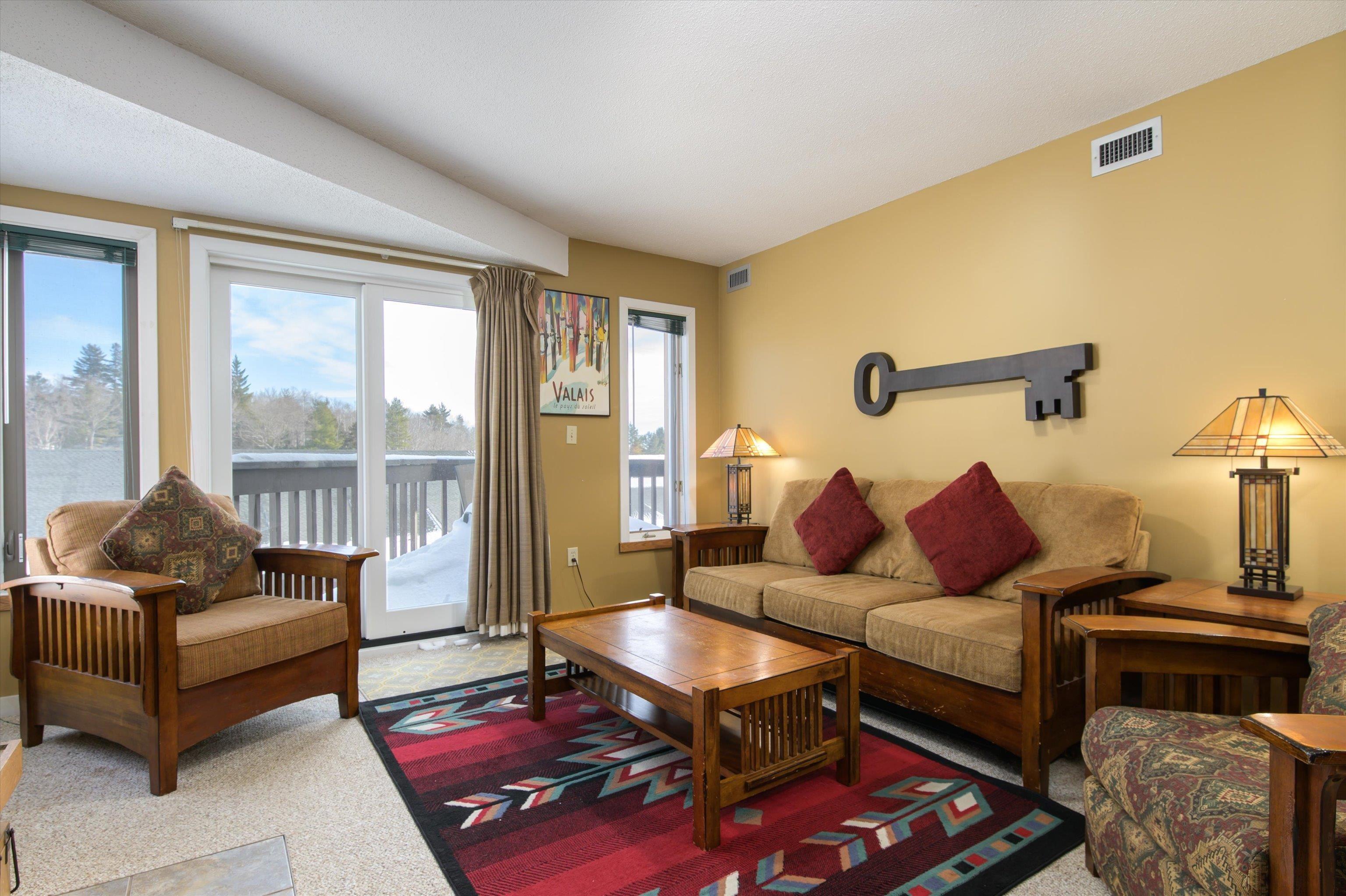Image 3: Cozy Living Room with Sleeper Sofa