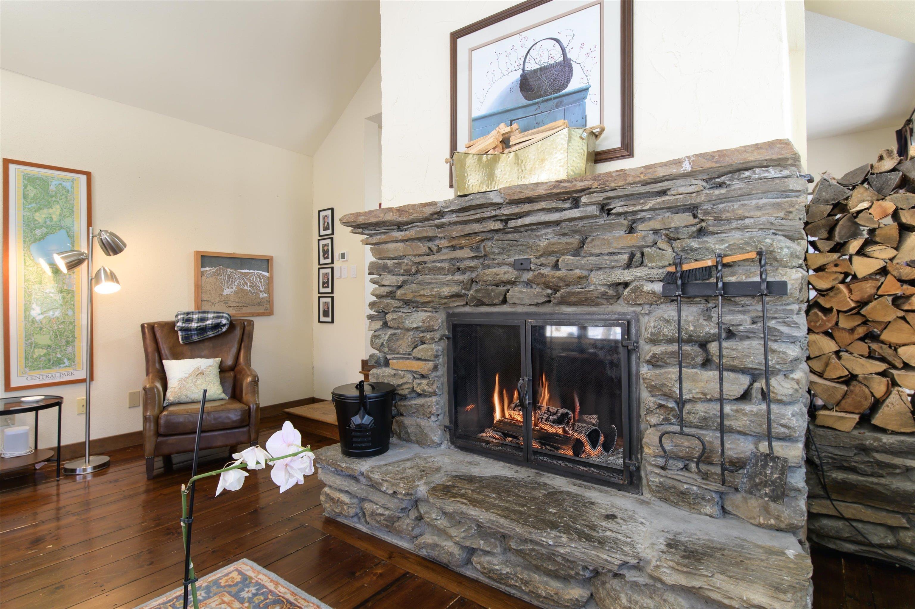 Image 4: the Wood burning fireplace... Image 4: the Wood burning fireplace...