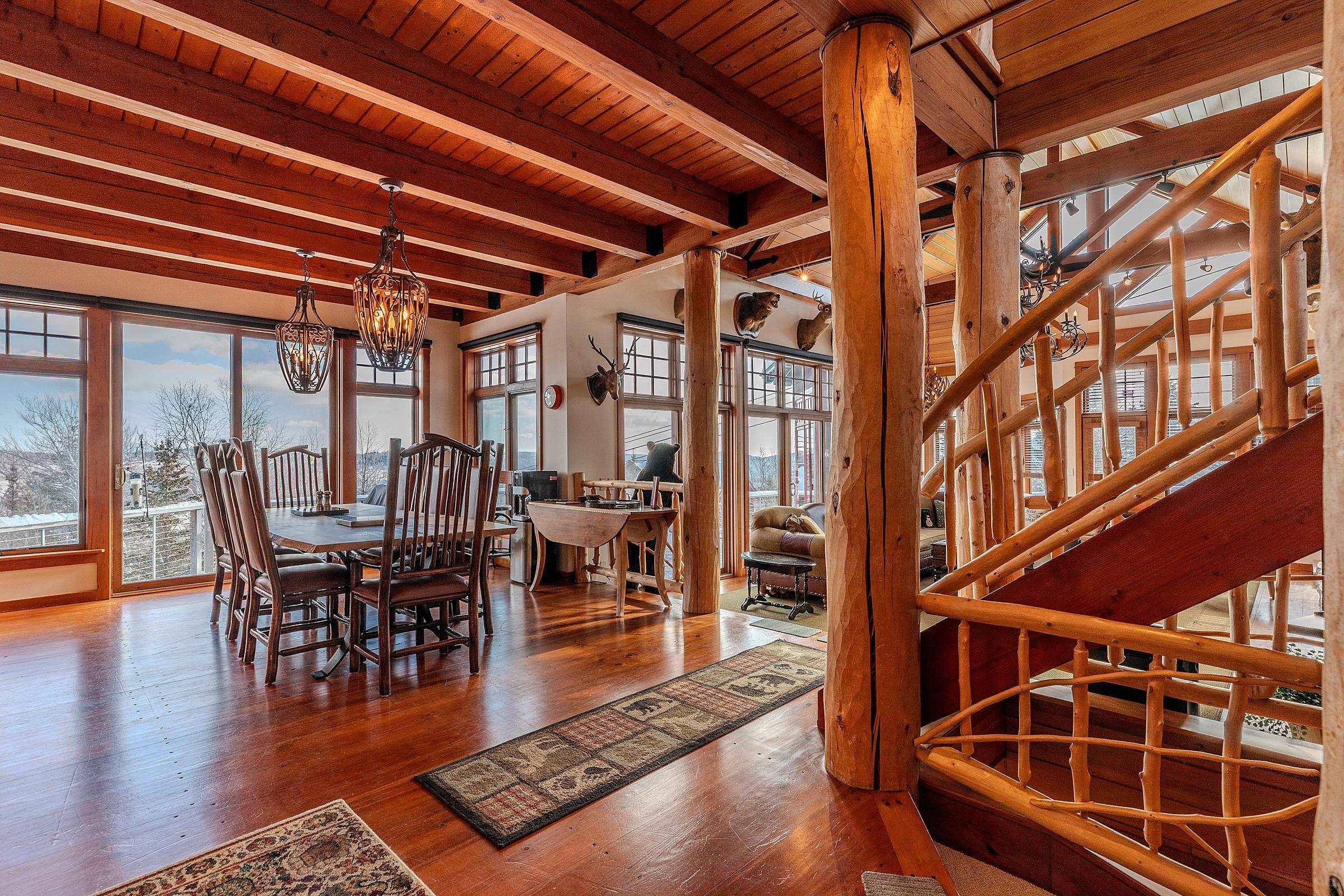 Image 4: Views from the moment you step inside