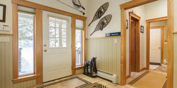 Image 2: Entry