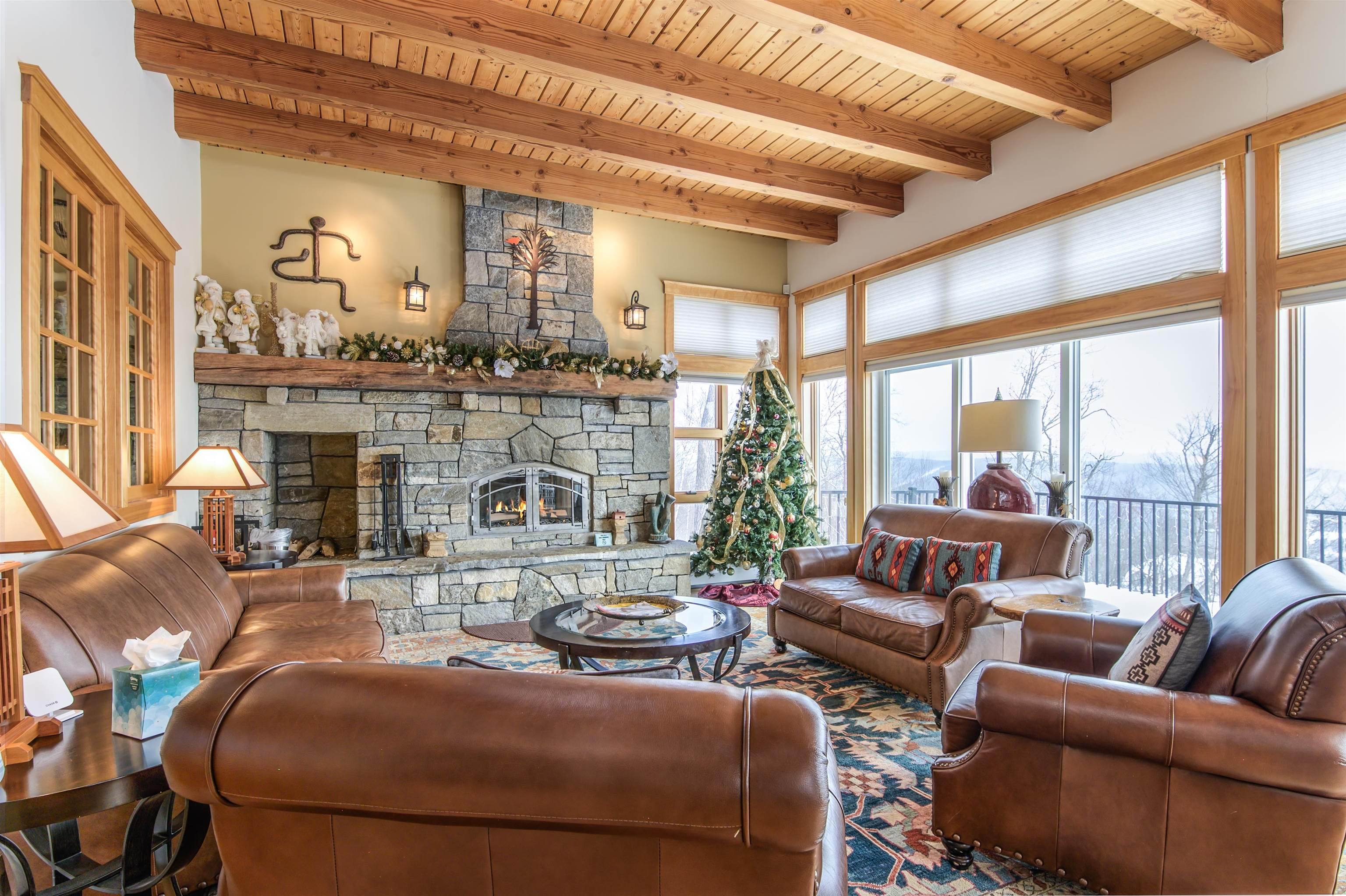 Image 4: Living room