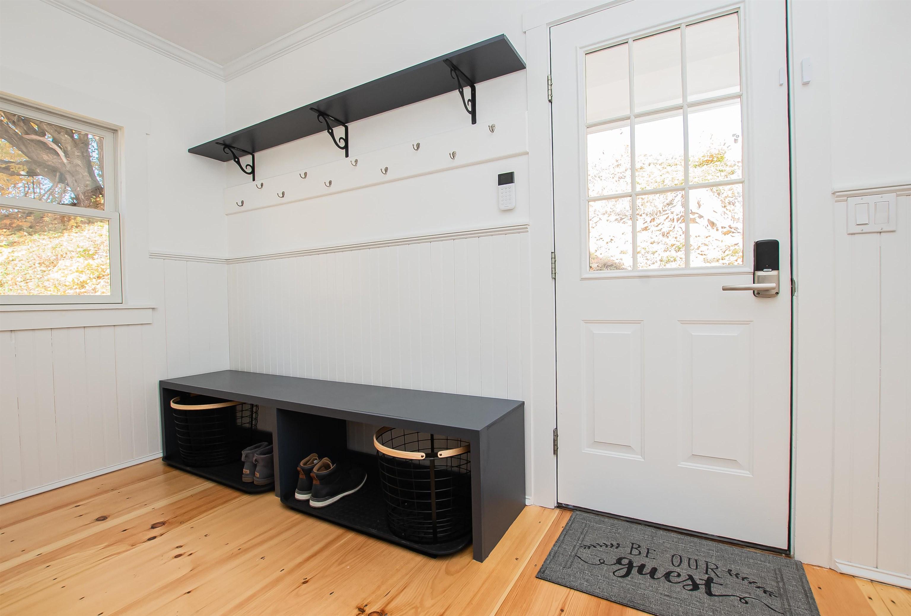 Image 4: Mudroom entry... Image 4: Mudroom entry...