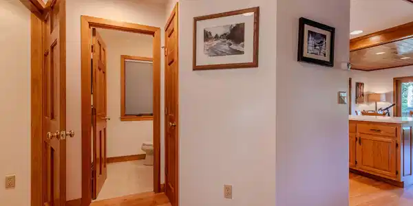 Image 4: Half bath near entry