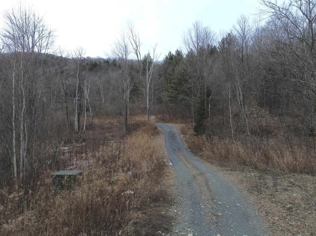 Image 3: Easy access off Route 100 Image 3: Easy access off Route 100