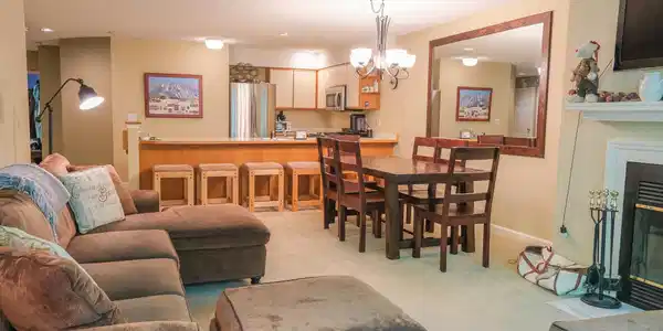 Image 3: Living room