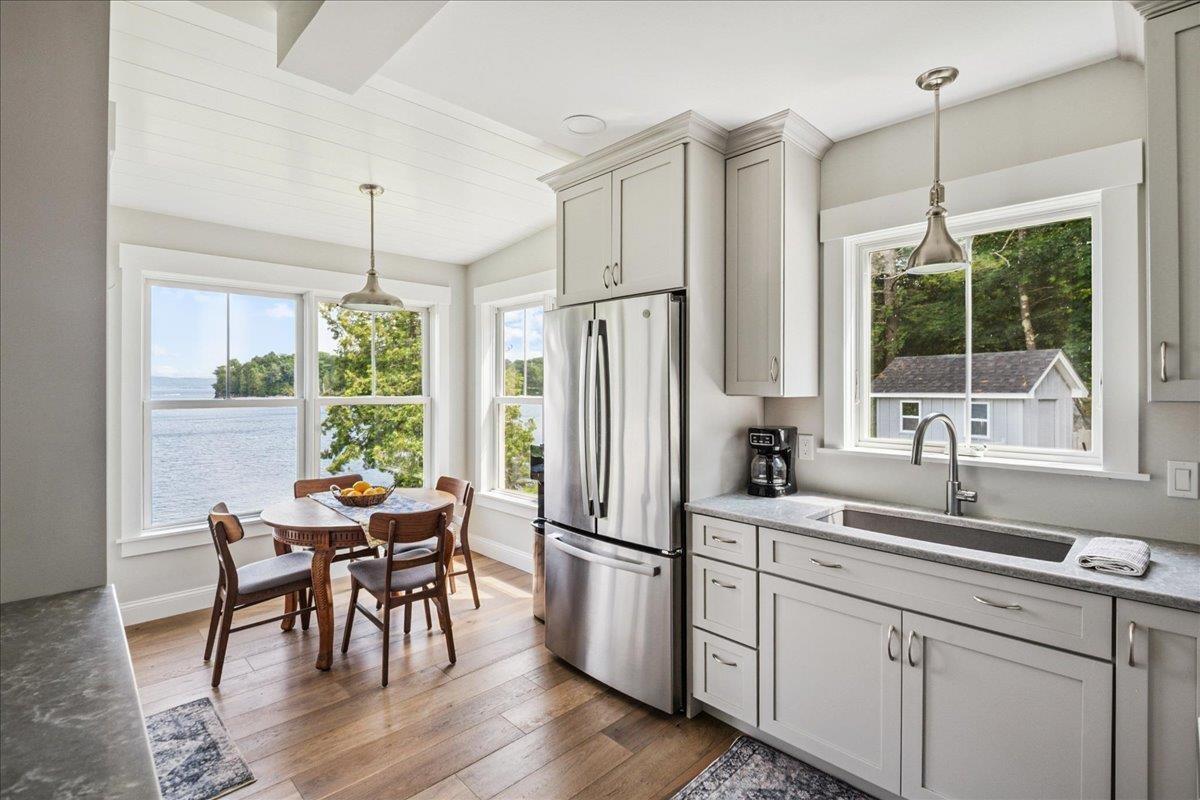 Image 3: Kitchen/Dining