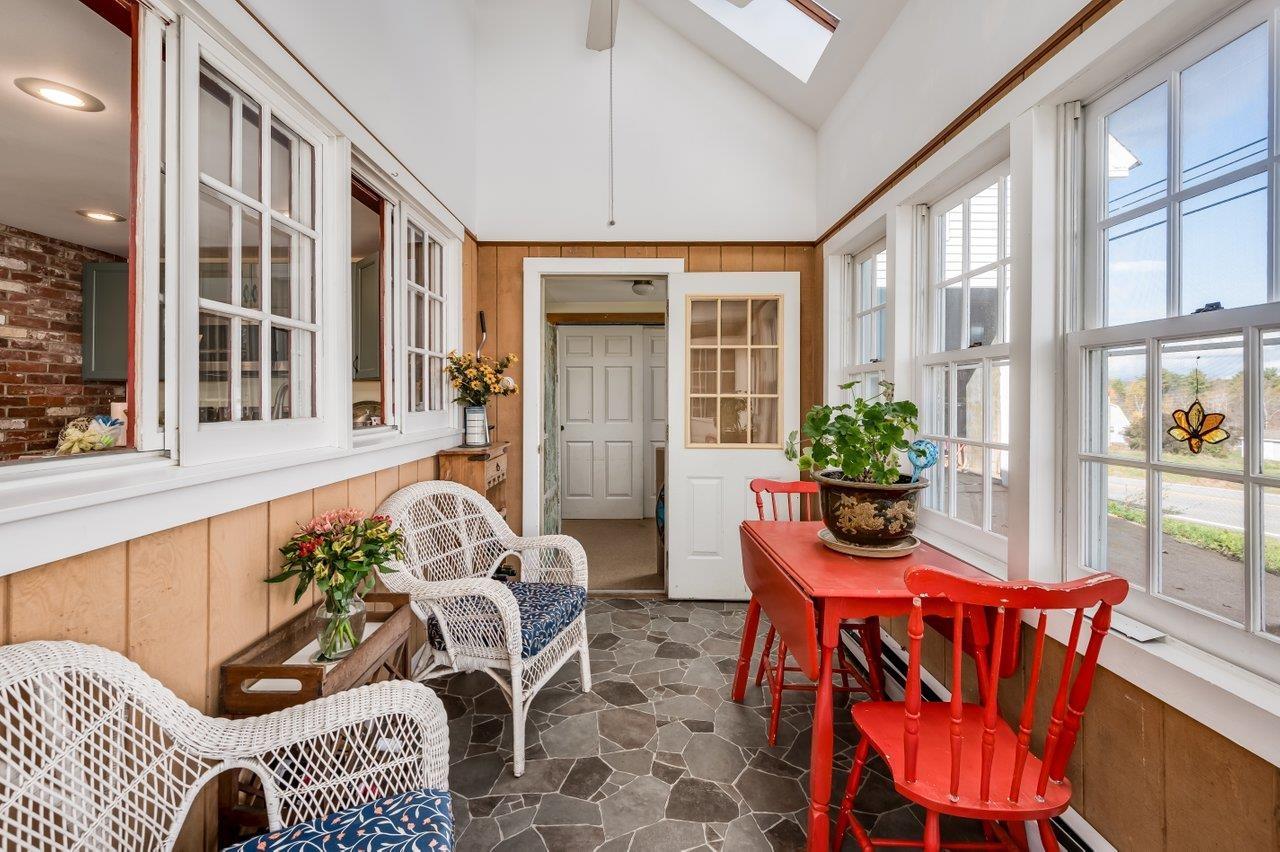 Image 4: Welcoming 4 season porch