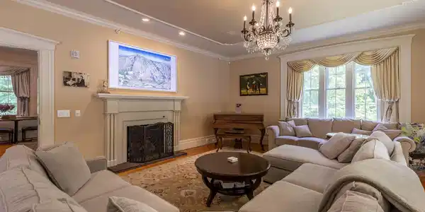 Image 3: Front living room