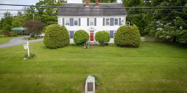 412 Dartmouth College Highway