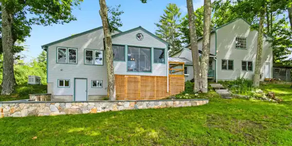 411 Bay Road