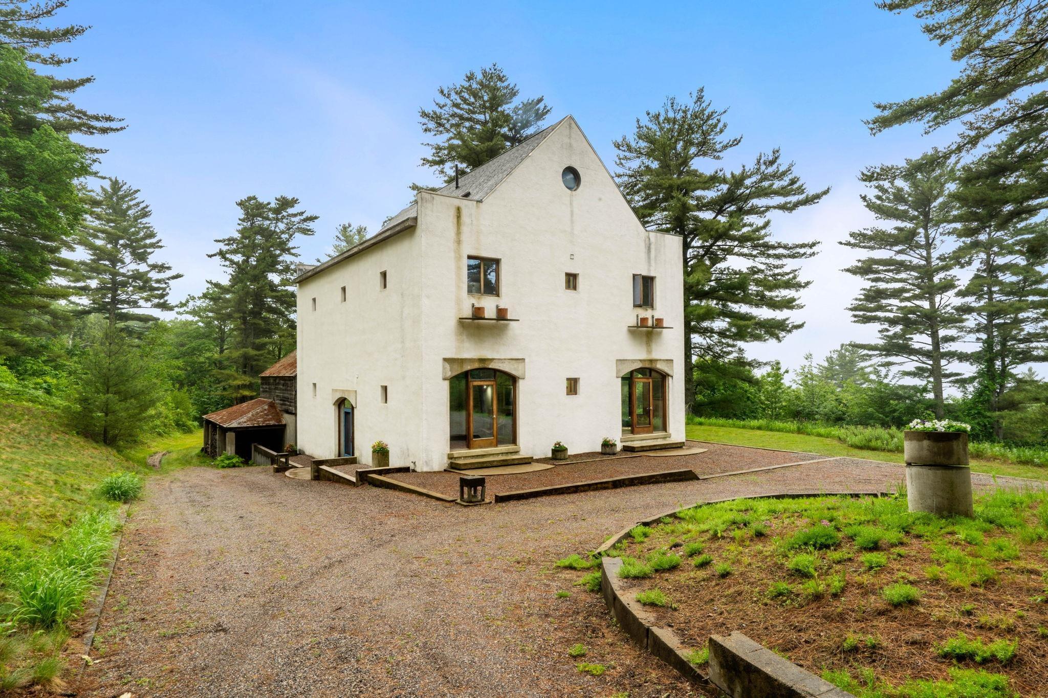 Image 1: Driveway side, 437 Avery Hill