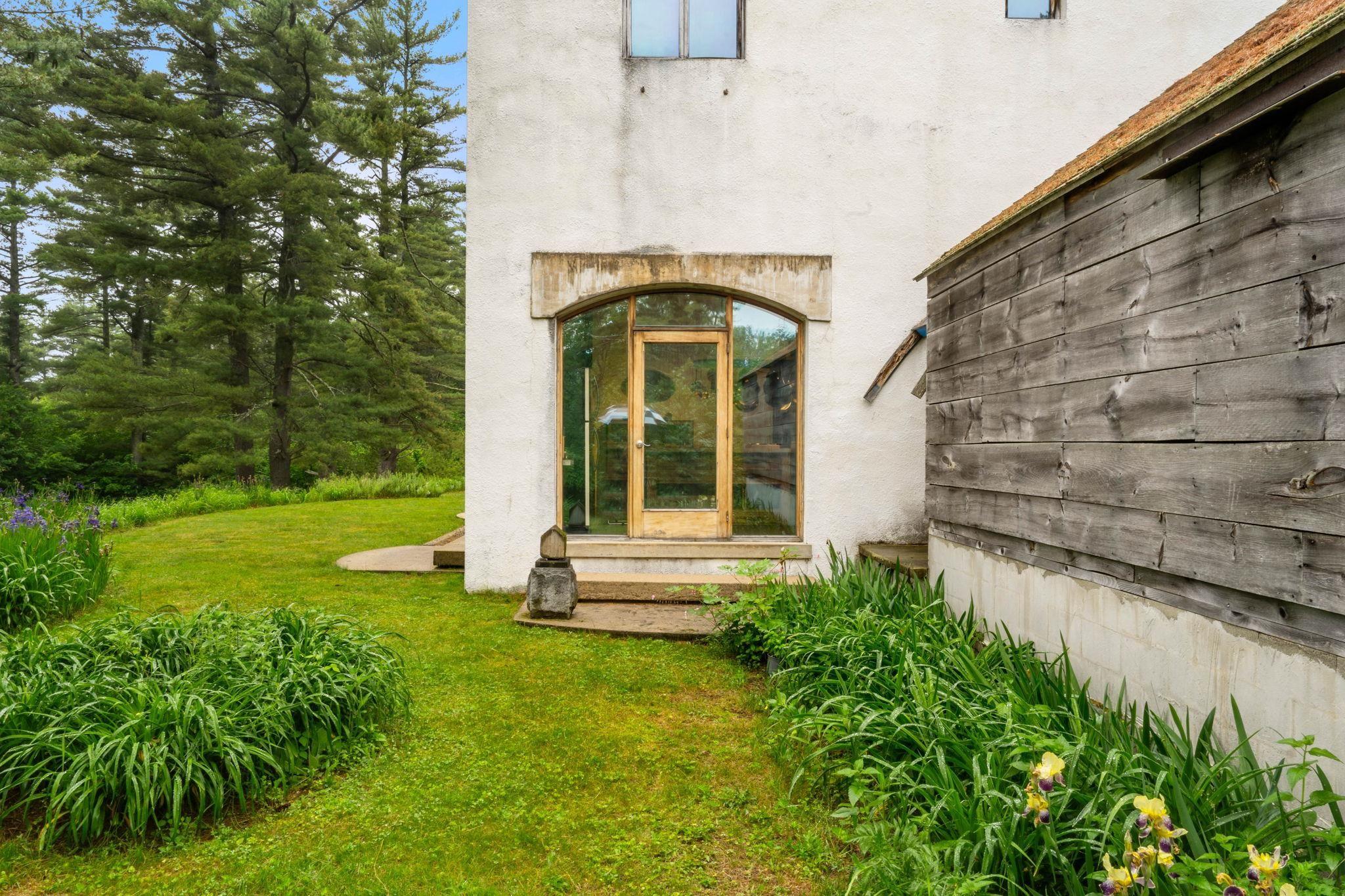 Image 3: Back side, 437 Avery Hill