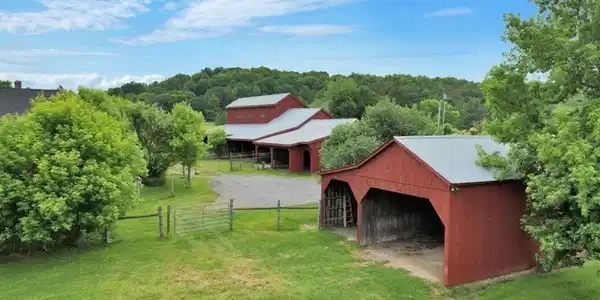 Image 4: Plus Additional Barn