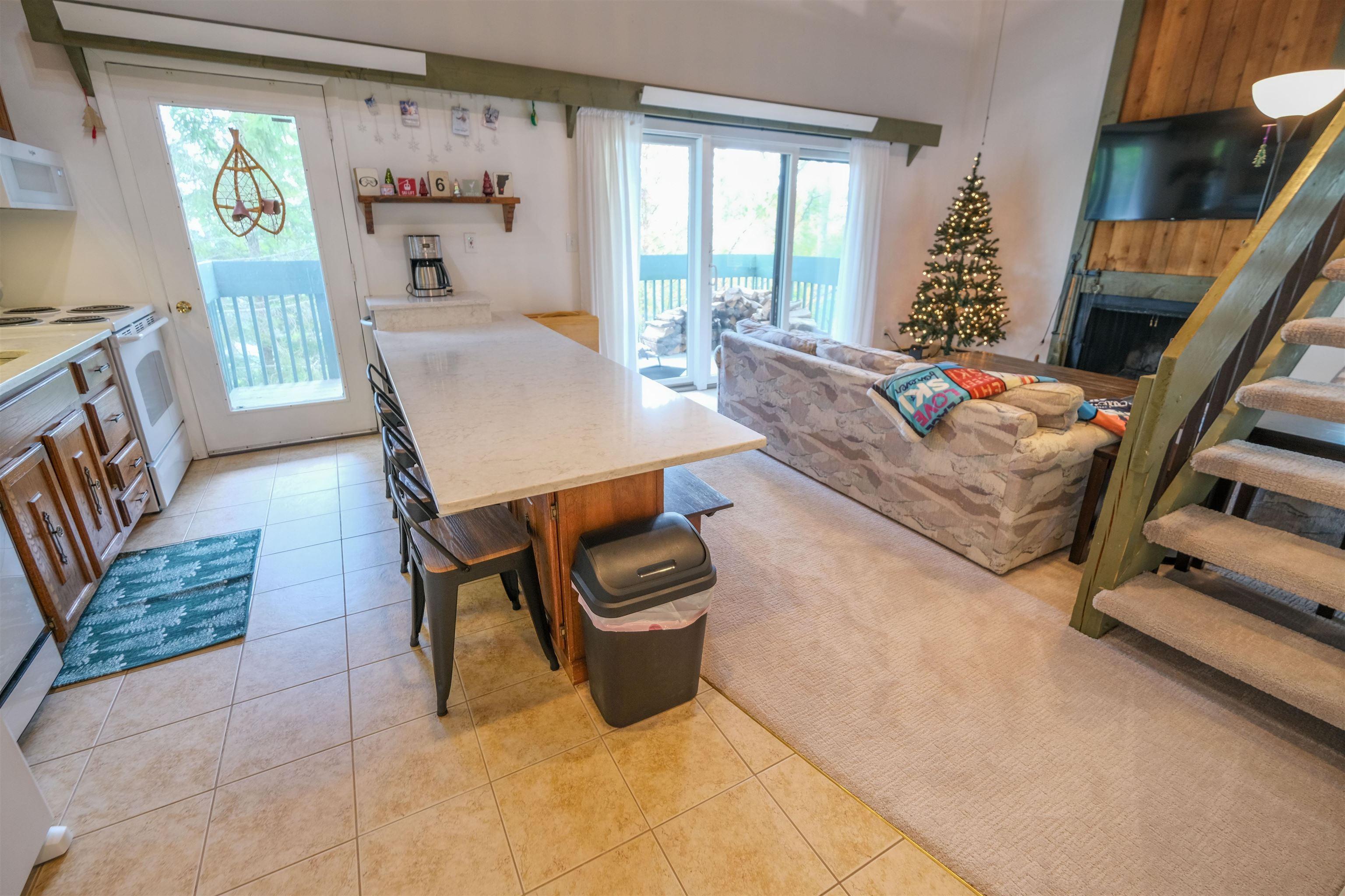 Image 3: Granite counters w/ Coffee station Image 3: Granite counters w/ Coffee station