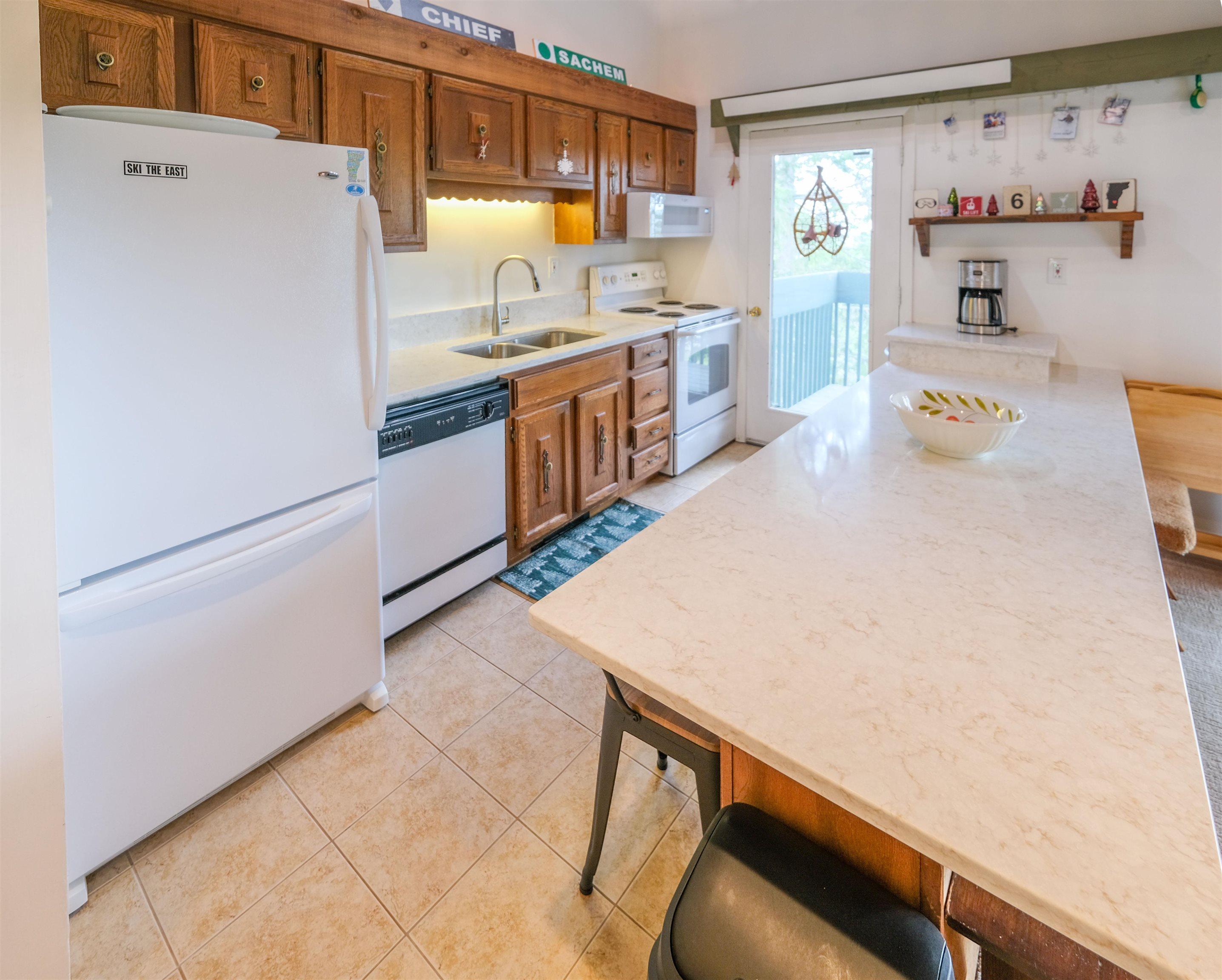 Image 4: Ceramic tile floors Image 4: Ceramic tile floors