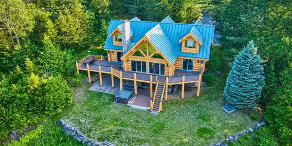 10 Eastridge Road