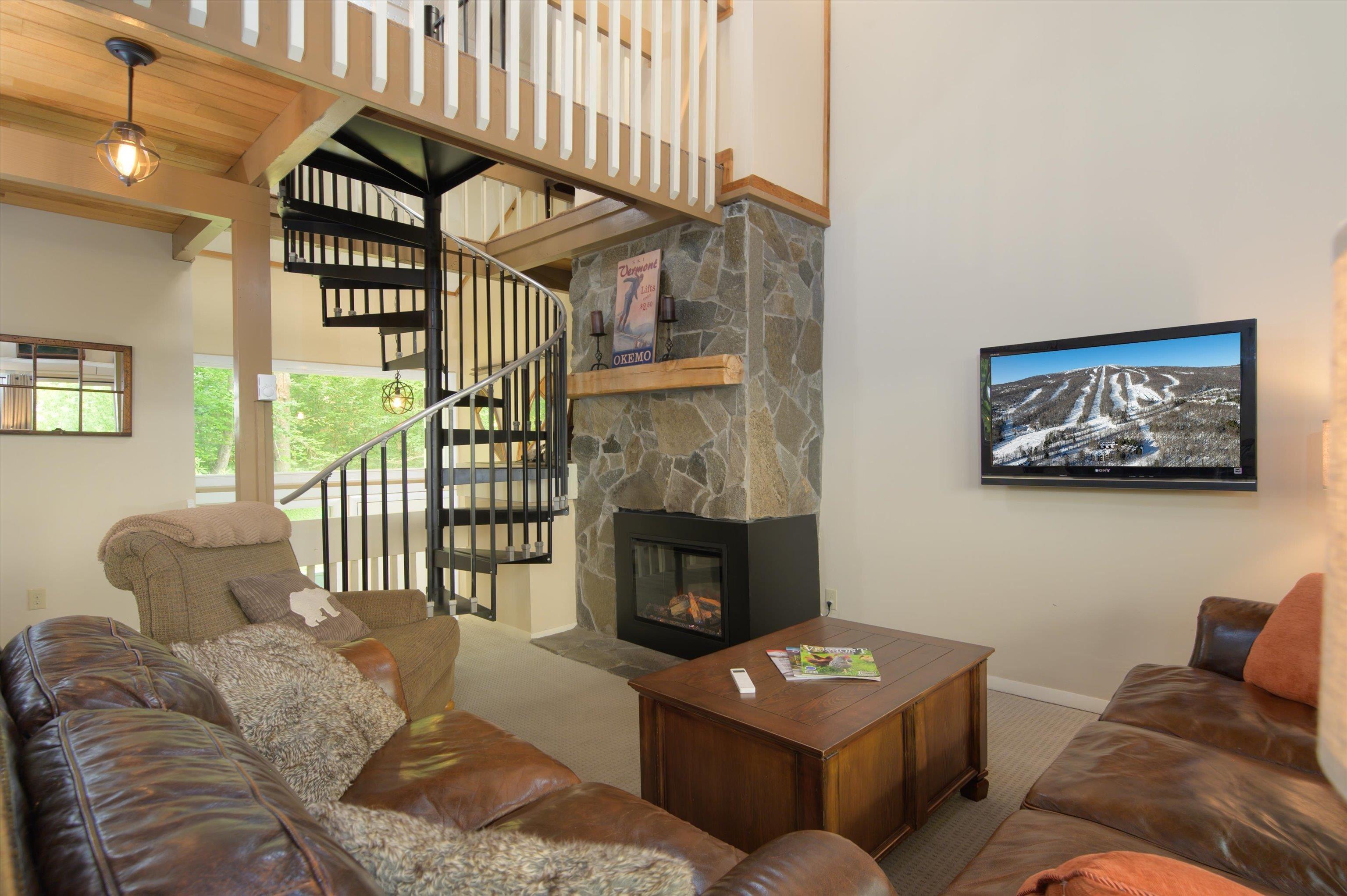 Image 2: Open Dinning and Living Area Image 2: Open Dinning and Living Area