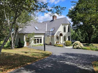 5 Hillwinds North Road