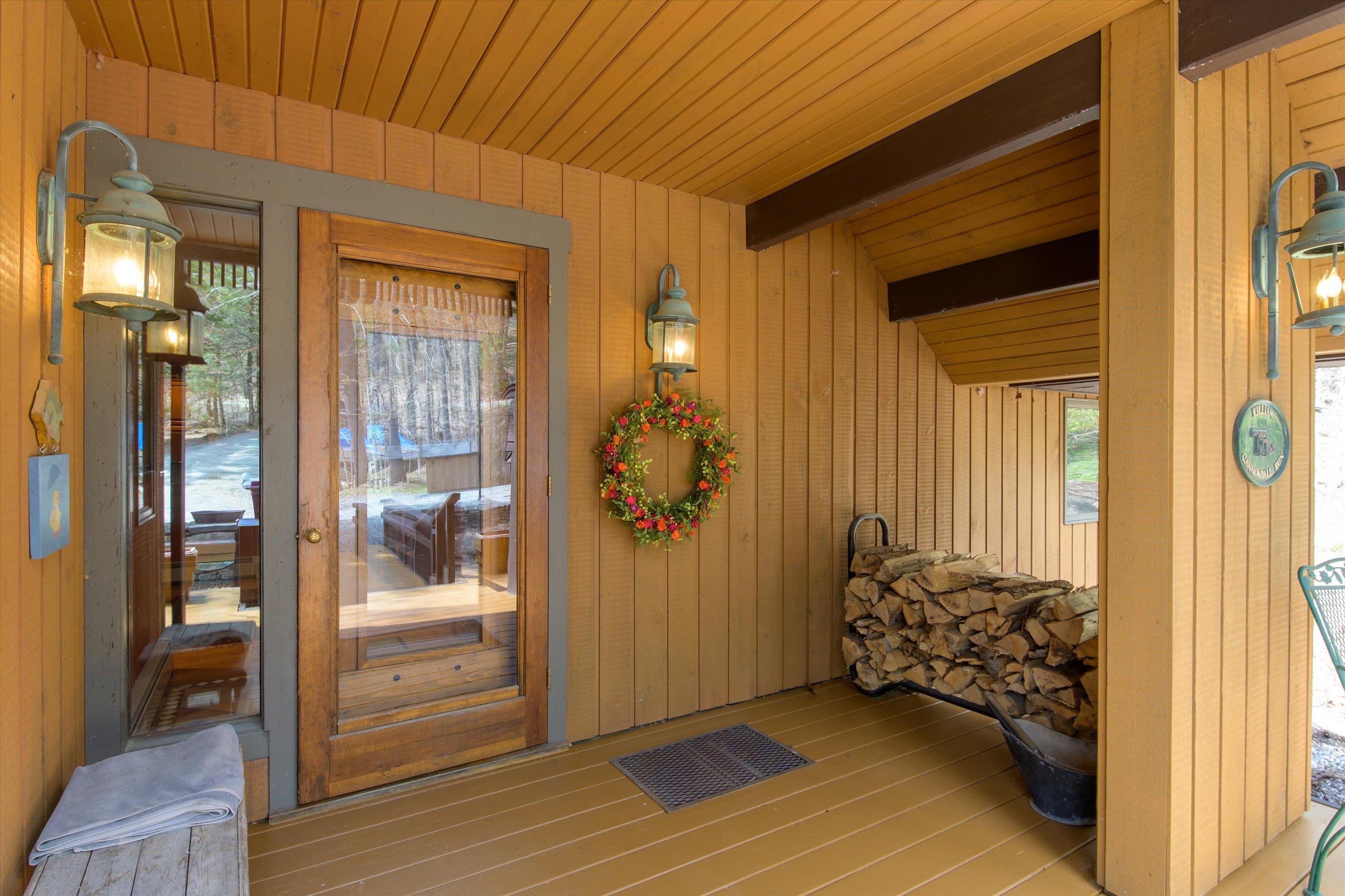 Image 3: Covered Porch Entry Image 3: Covered Porch Entry