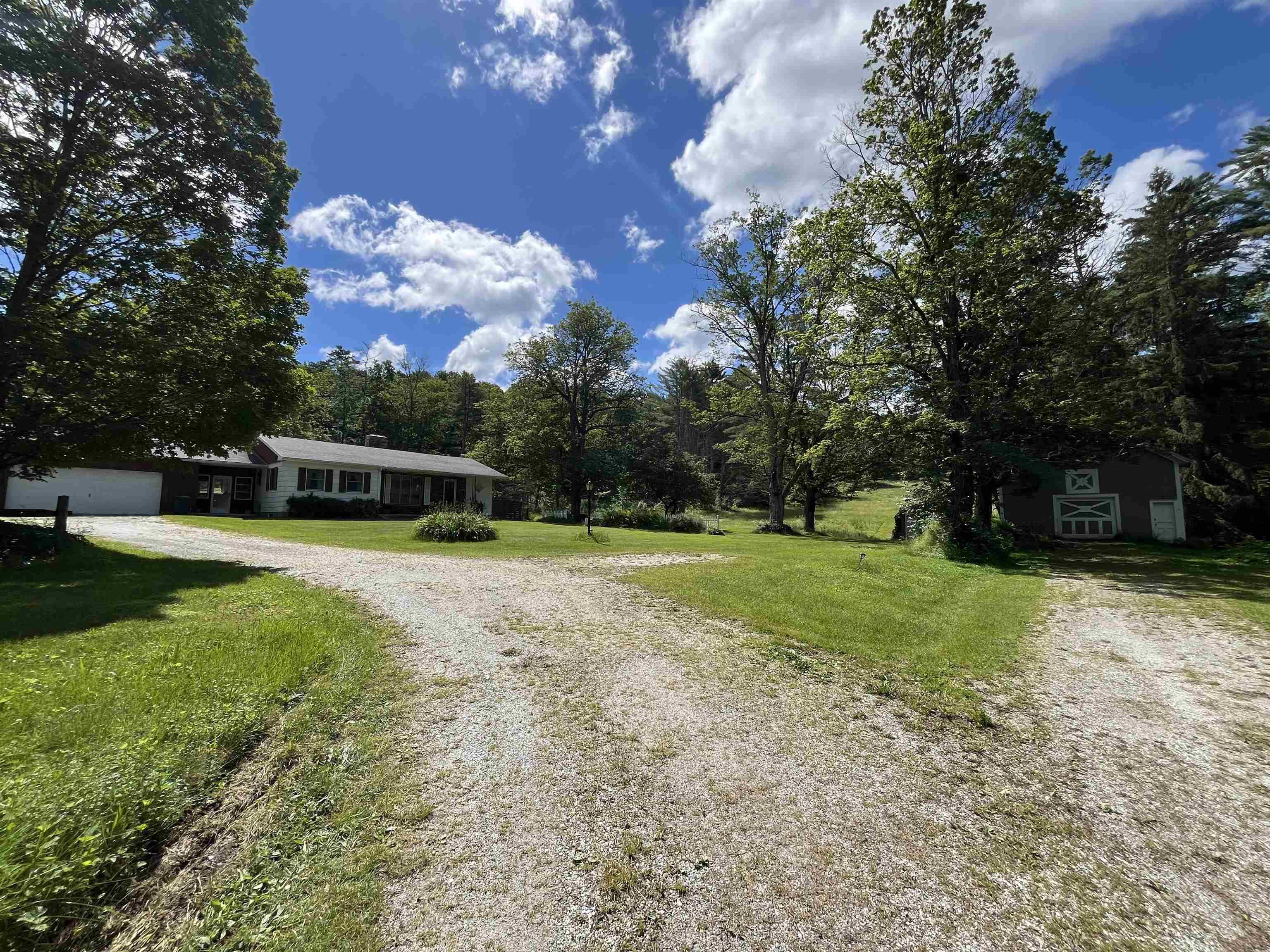 Image 3: Separate drive for barn