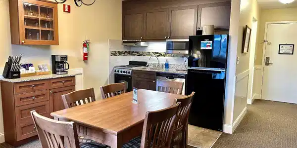 Image 3: Dining area