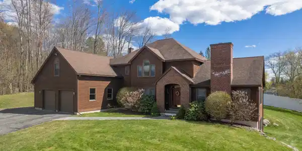 10 Upland Drive