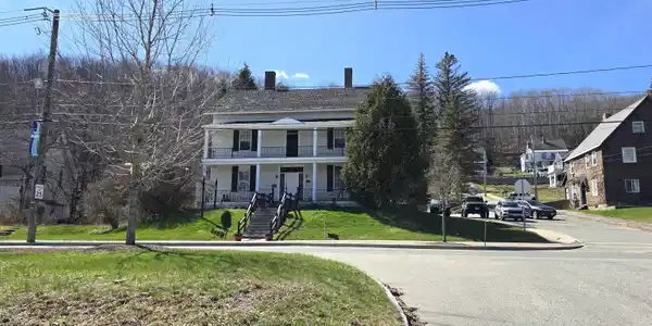961 Main Street