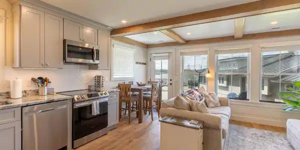 Image 4: Kitchen/Dining/Living Room
