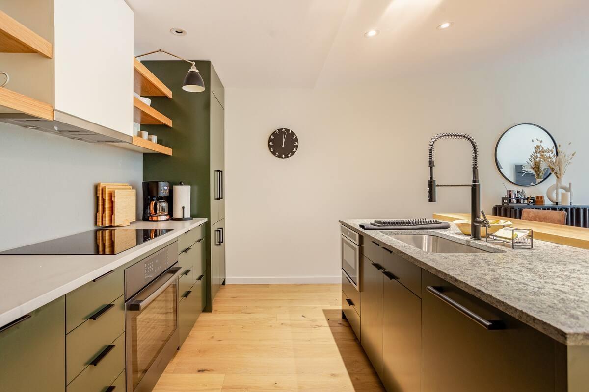 Image 3: Kitchen