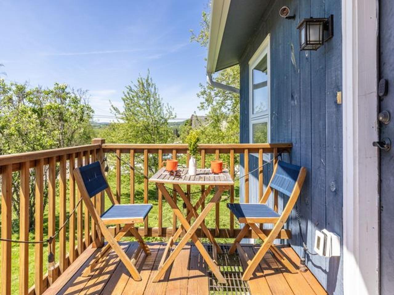 Image 2: Relax on Cozy Deck Image 2: Relax on Cozy Deck