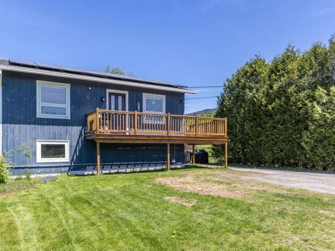 Image 3: Elevated Deck & Front Yard Image 3: Elevated Deck & Front Yard