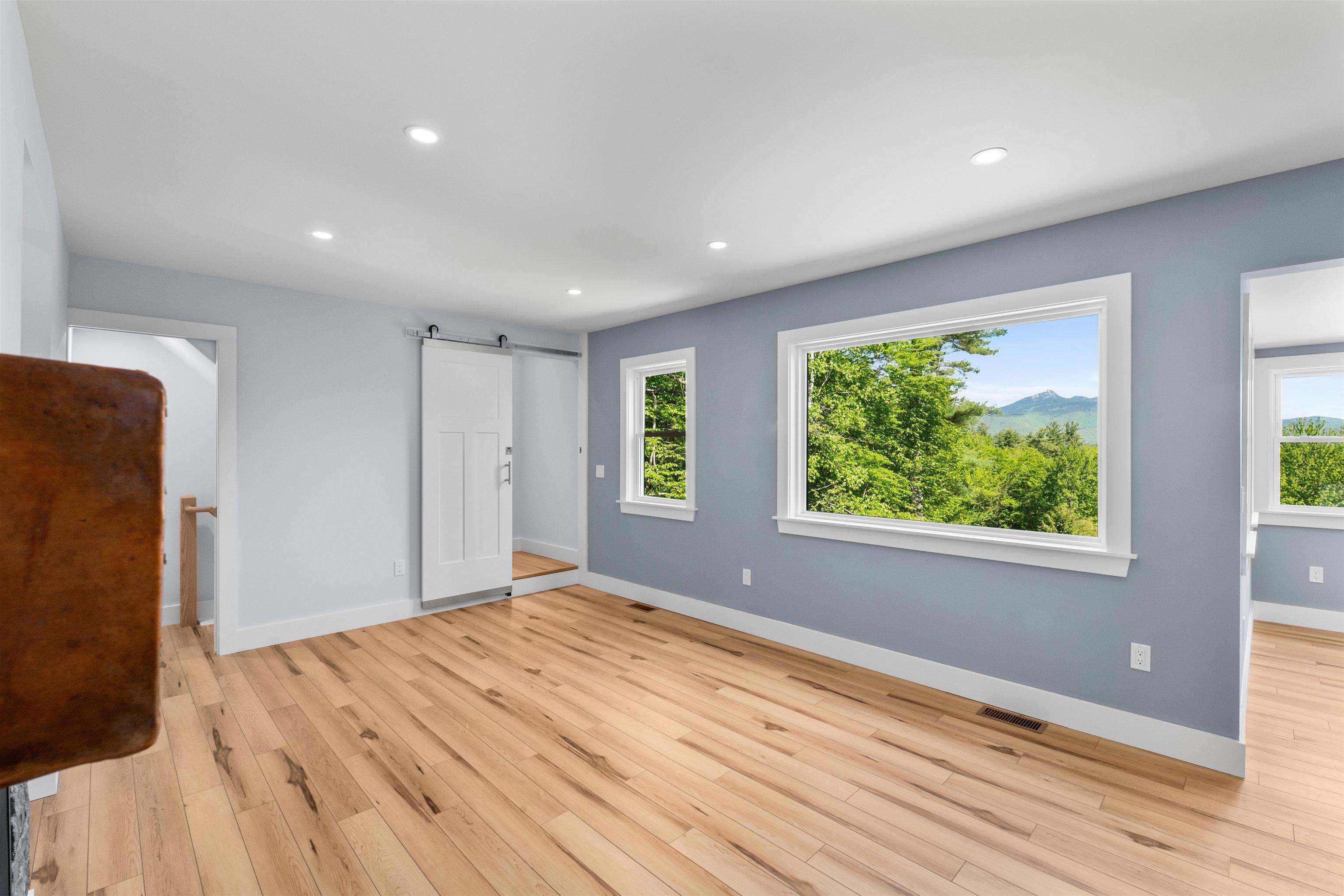 Image 4: Living Room with Gas Fireplace