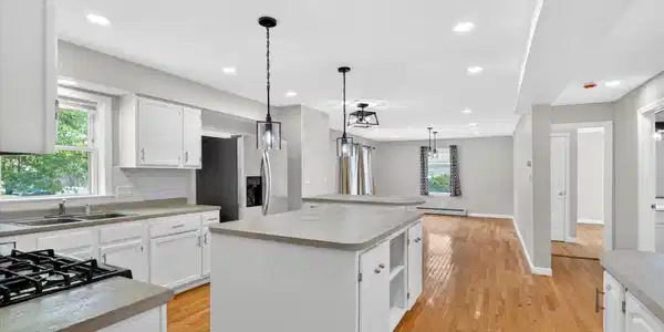 Image 2: Kitchen