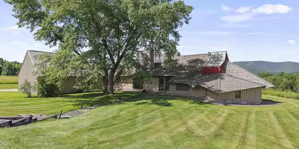 Image 4: The view of the house as one approaches along the driveway