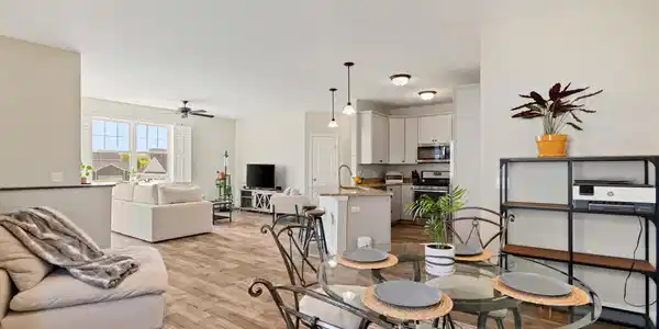 Image 4: Dining Area