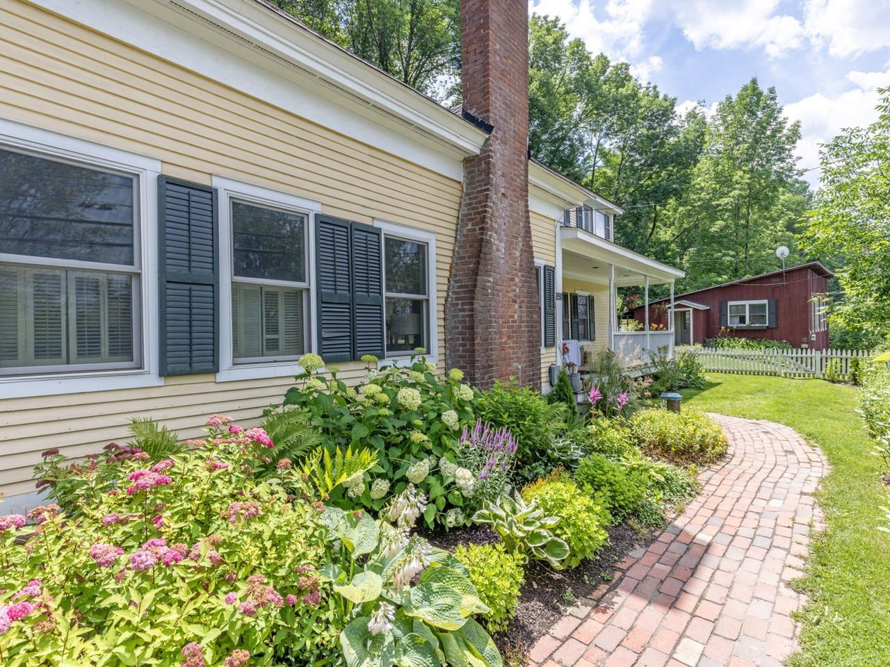 Image 2: Gorgeous Perennial Gardens Image 2: Gorgeous Perennial Gardens