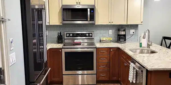 Image 3: Full Kitchen Image 3: Full Kitchen