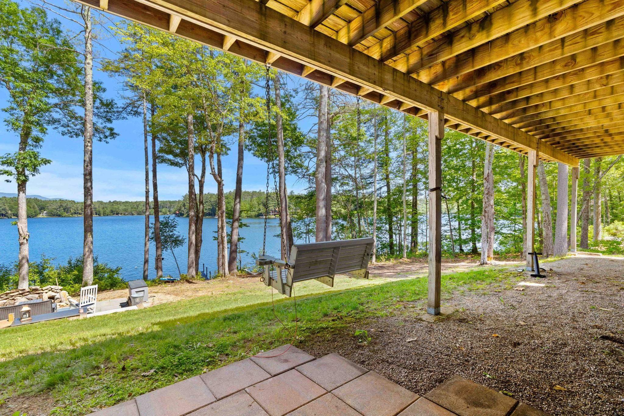 Image 4: Lower Level - Lake View