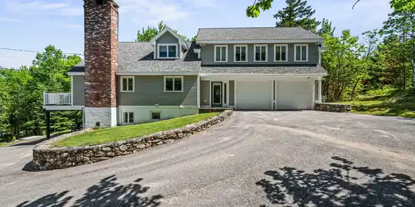 11 Vista Way