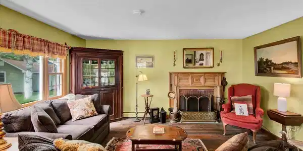 Image 3: Living Room