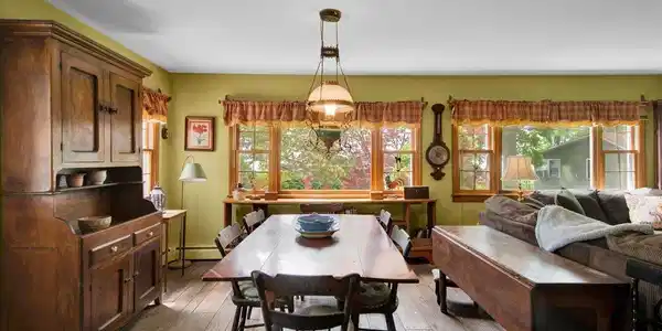 Image 4: Dining Area